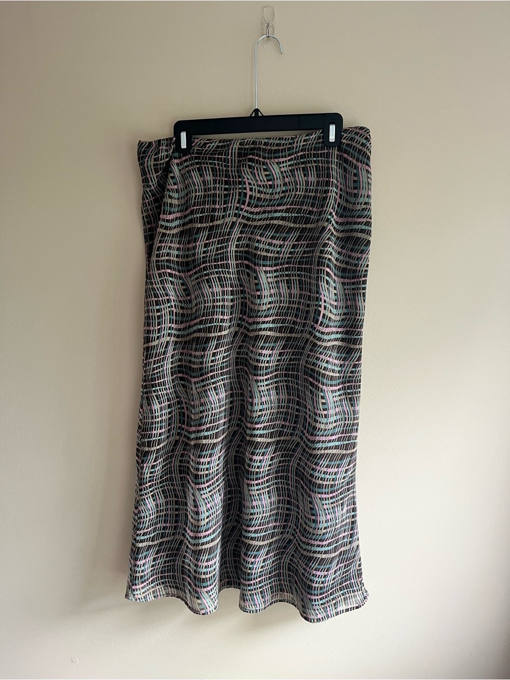 Wavy Grid Print Skirt - size medium, good condition